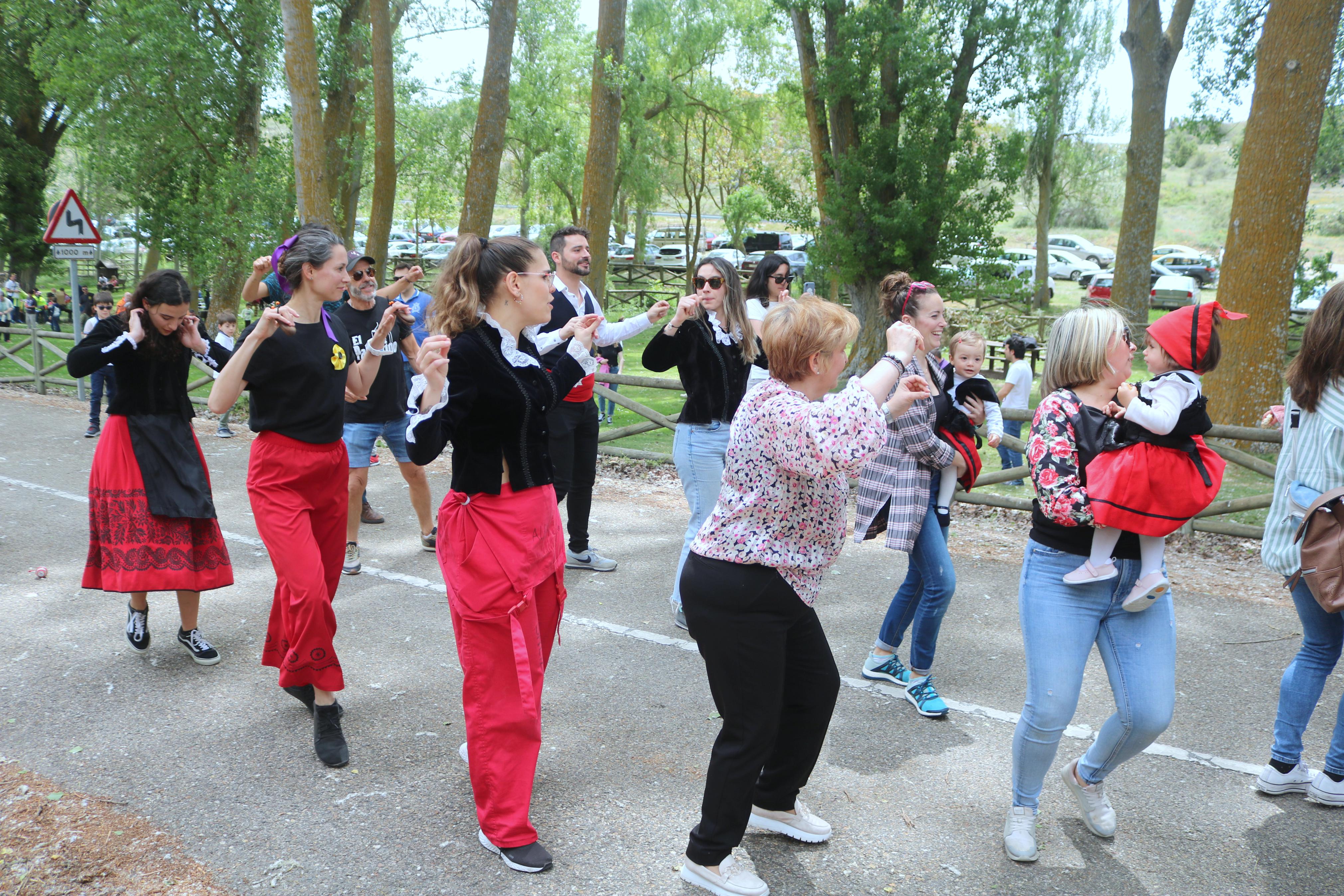 Antigüedad danza en honor a la Virgen de Garón