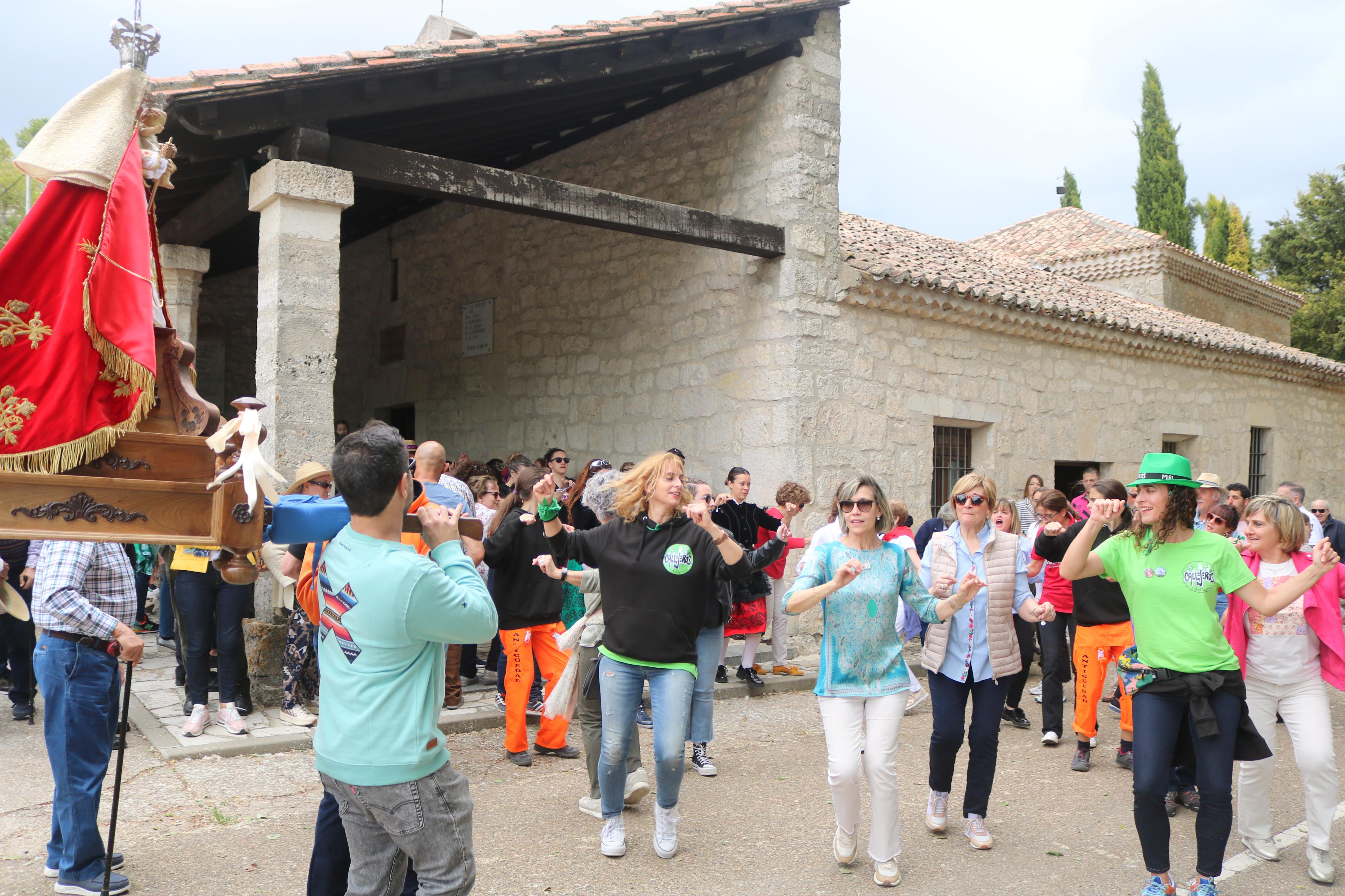 Antigüedad danza en honor a la Virgen de Garón