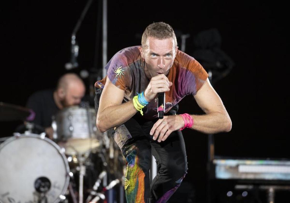 Chris Martin, cantante de la banda británica Coldplay, durante un concierto.