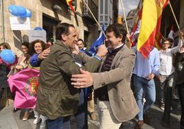 Conrado Íscar (izquierda), presidente provincial del PP, el sábado junto a Alfonso Fernández Mañueco, presidente regional.