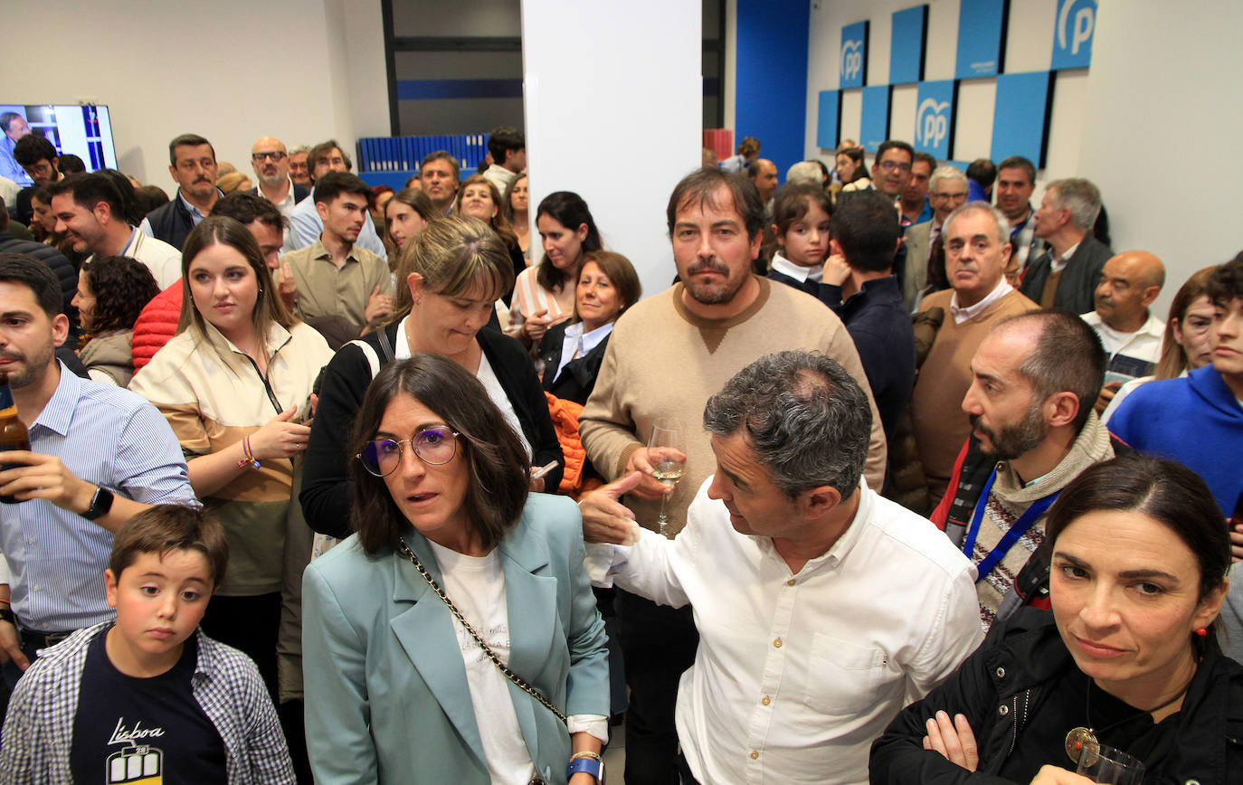 Noche electoral en las sedes de los partidos en Segovia