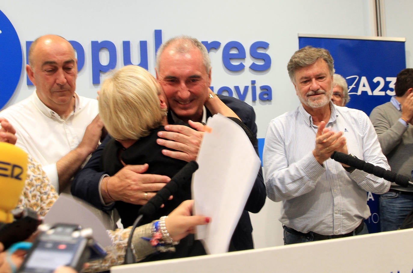 Noche electoral en las sedes de los partidos en Segovia