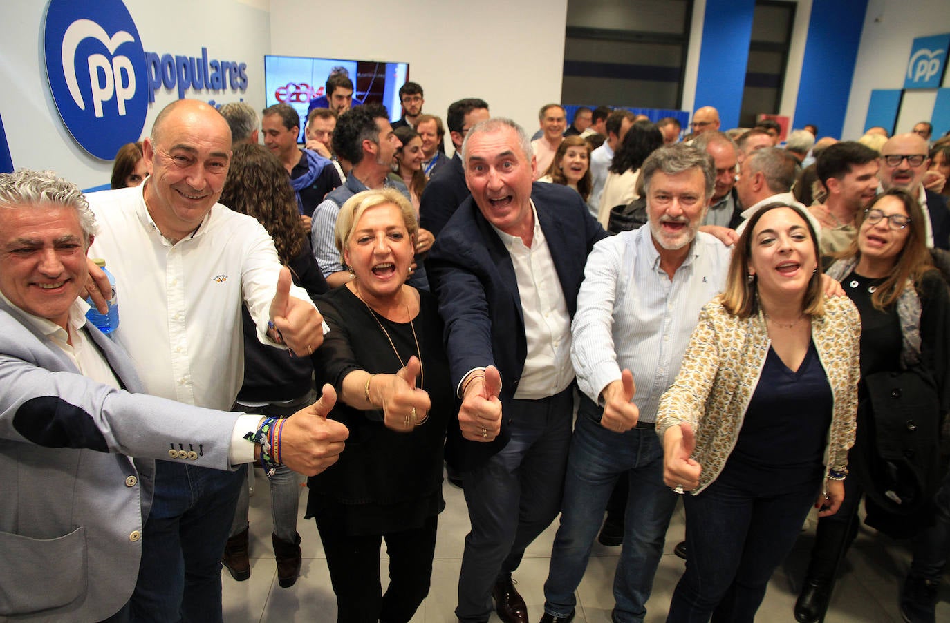 Noche electoral en las sedes de los partidos en Segovia