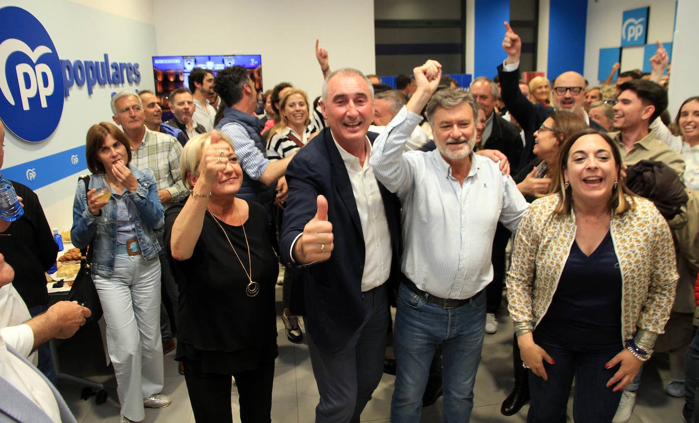 Noche electoral en las sedes de los partidos en Segovia