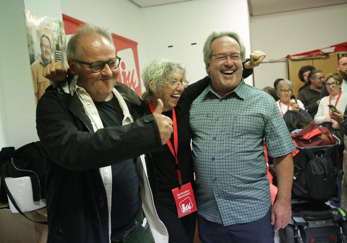 Francisco Guarido (derecha) celebra los resultados de las elecciones.