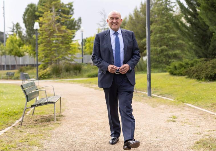 Jesús Julio Carnero, este martes, en un parque de la ciudad de Valladolid.