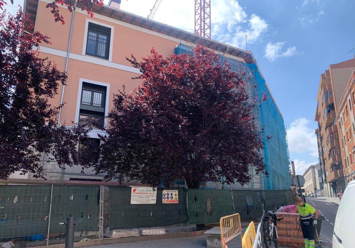 Edificio del número 1 de la calle Duque de Lerma, en el que se instalará la residencia.