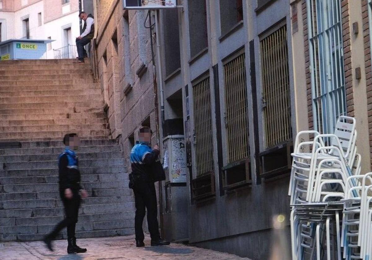 Intervención de la Policía Local en el local de la Bajada del Carmen.