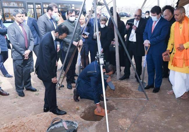 Colocación de la primera piedra en los antiguos terrenos de Acor.