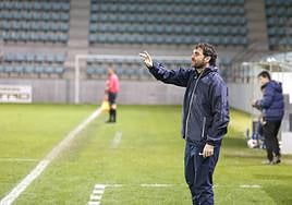 El técnico burgalés dirige al Almazán.