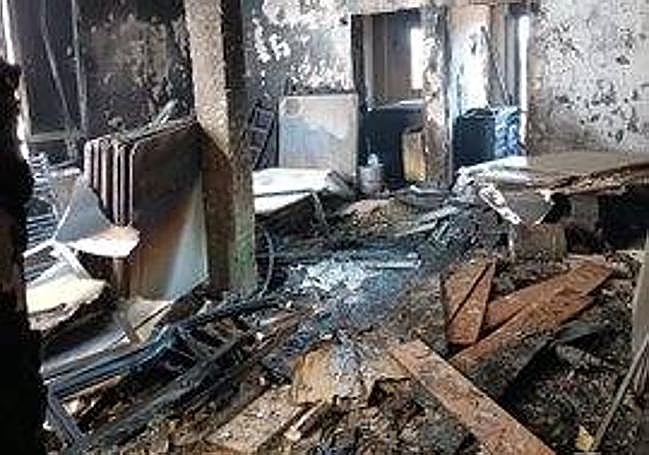 La vivienda quedó totalmente calcinada.