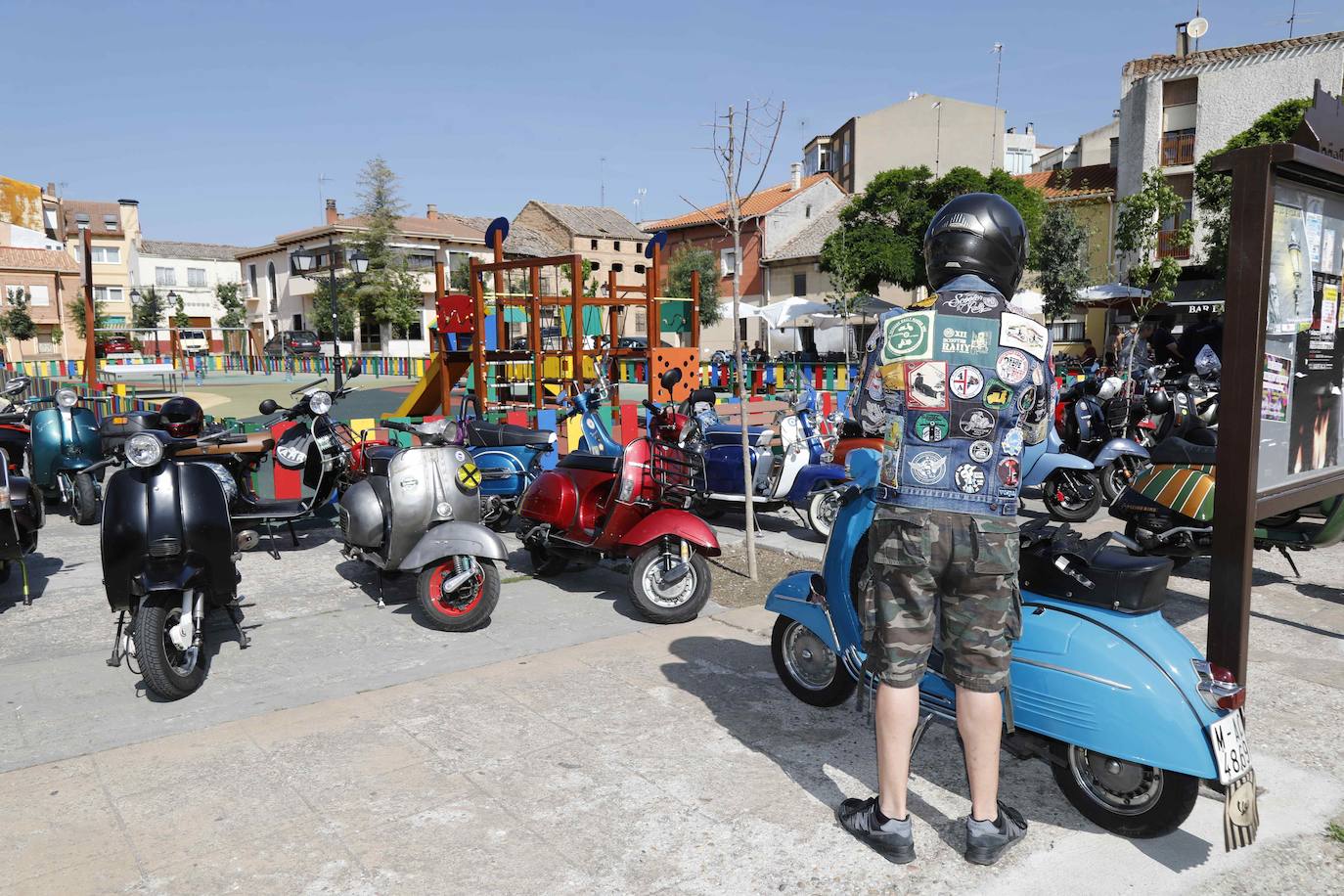 Concentración de Vespas y Lambrettas en Peñafiel