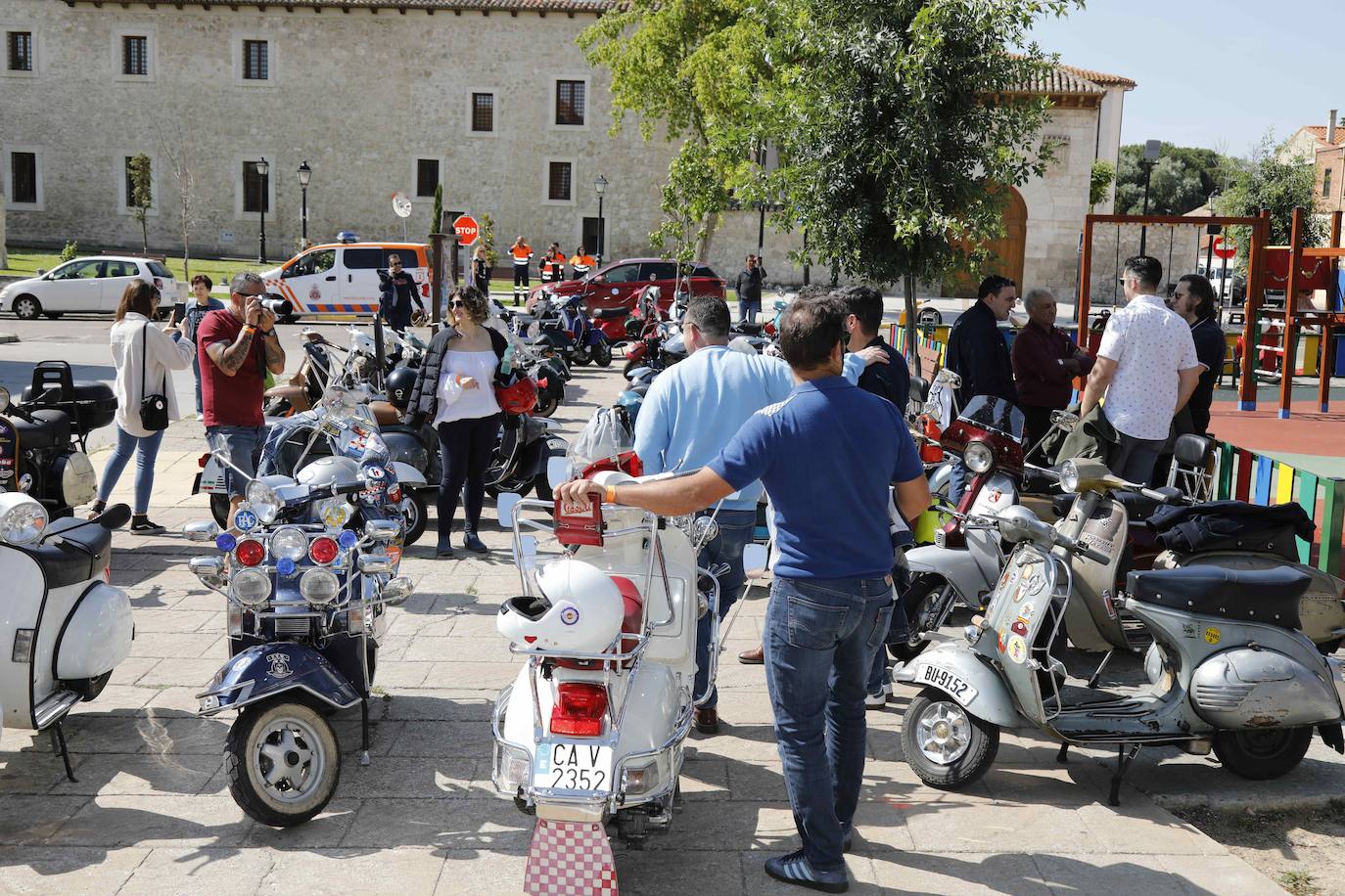 Concentración de Vespas y Lambrettas en Peñafiel