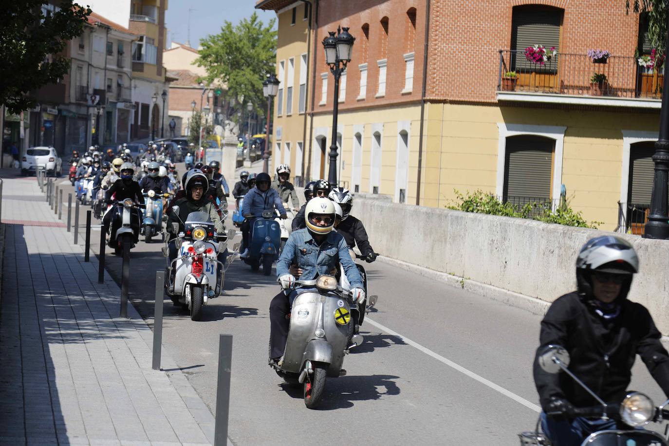 Concentración de Vespas y Lambrettas en Peñafiel