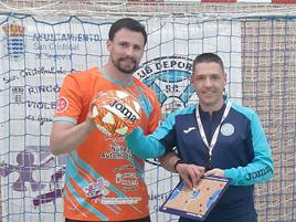 Alberto Sanz 'Mordi' y Diego Gacimartín, en la cancha de San Cristóbal de Segovia.