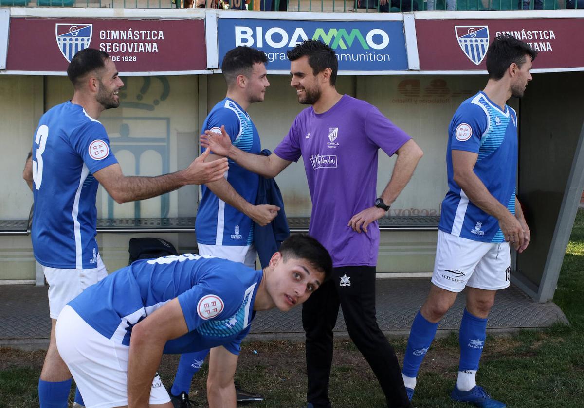 Jugadores del Unami, durante uno de los últimos partidos en La Albuera.