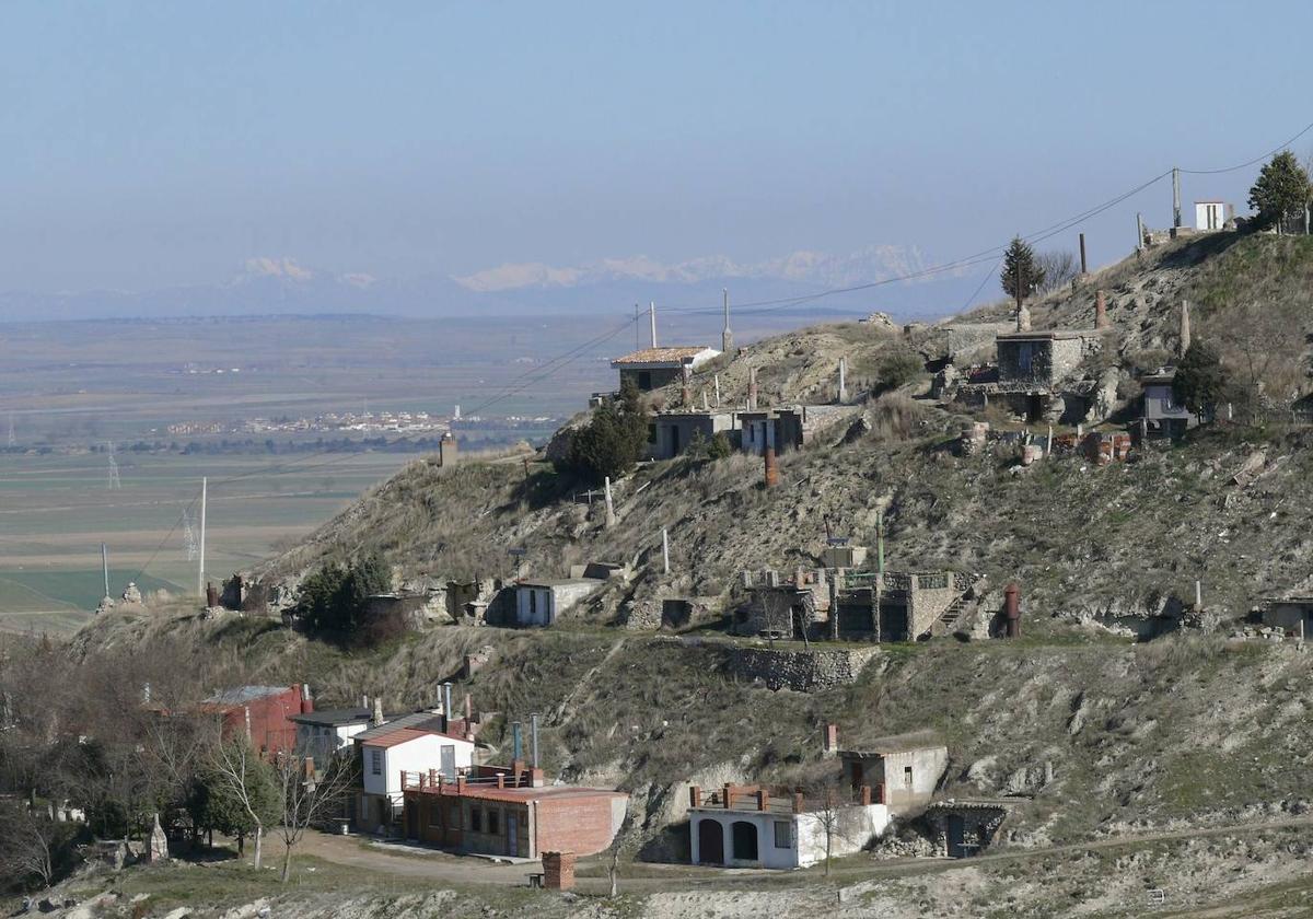 Barrio de bodegas excavadas en las laderas del mirador de Autilla del Pino.