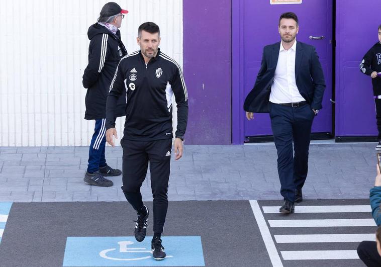 Paulo Pezzolano y Fran Sánchez camino del primer entrenamiento del técnico.