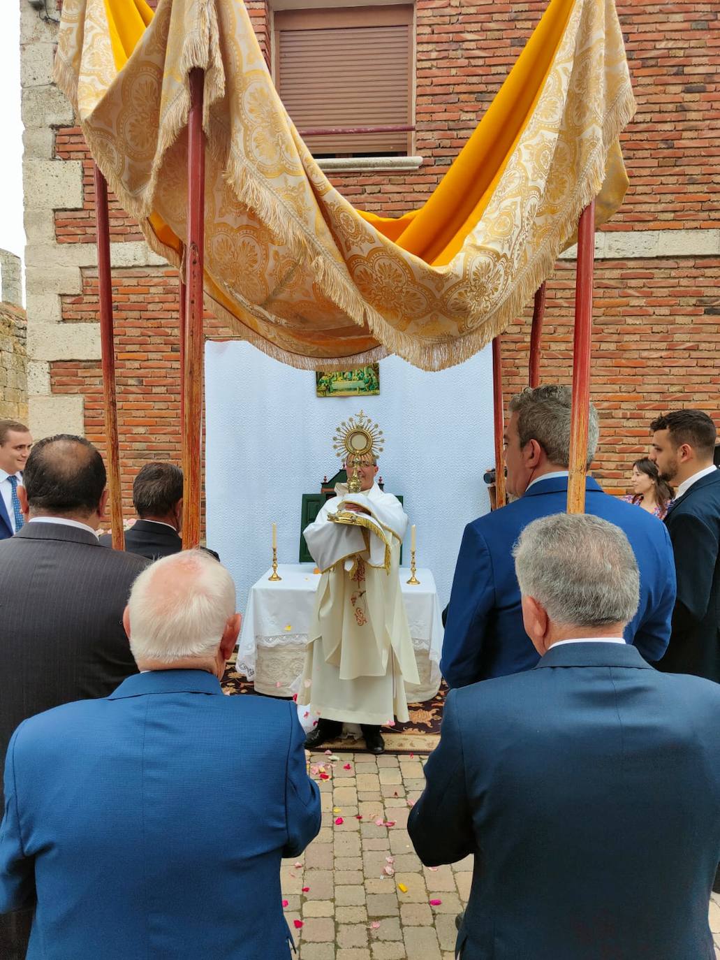Corpus Christi con sombrero en Peñaflor