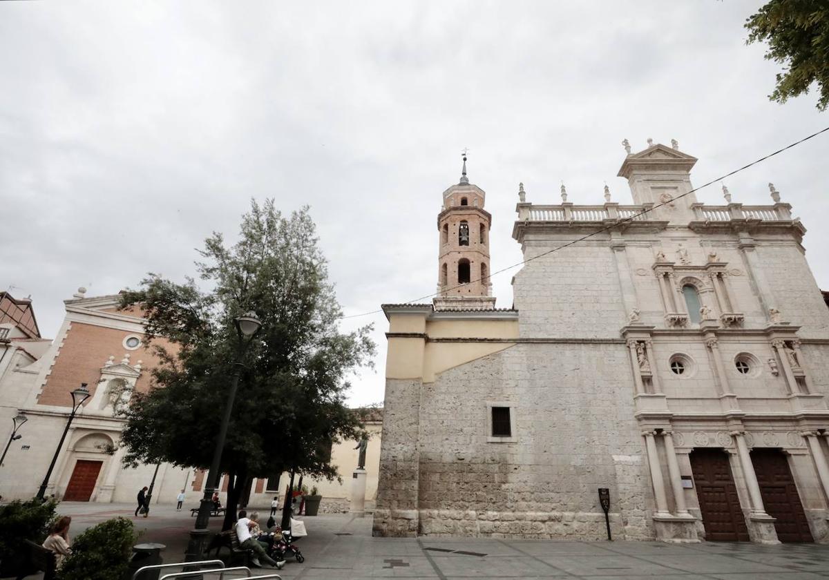 Un paseo en imágenes por la plaza del Salvador