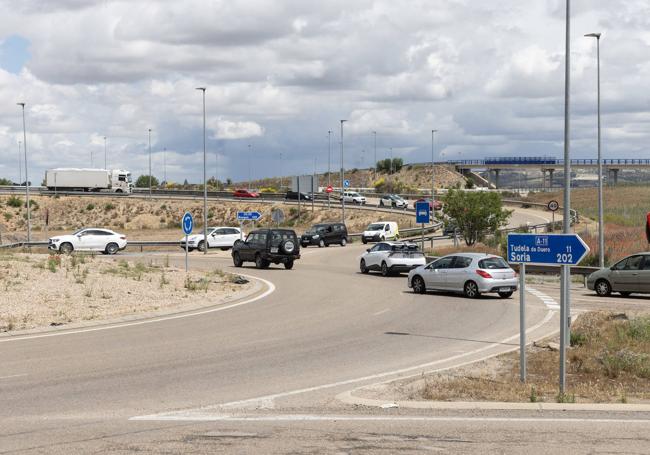 Al fondo, acceso a la rotonda de la A-11 desde la VA-30, donde se habilitará el carril segregado.