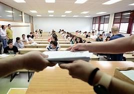 Una de la aulas donde se ha desarolla la Ebau en Valladolid.
