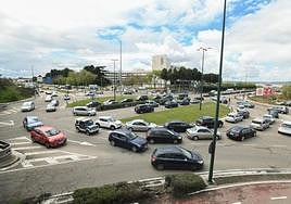 Tráfico en la rotonda del colegio San Agustín de Valladolid en una imagen de archivo.