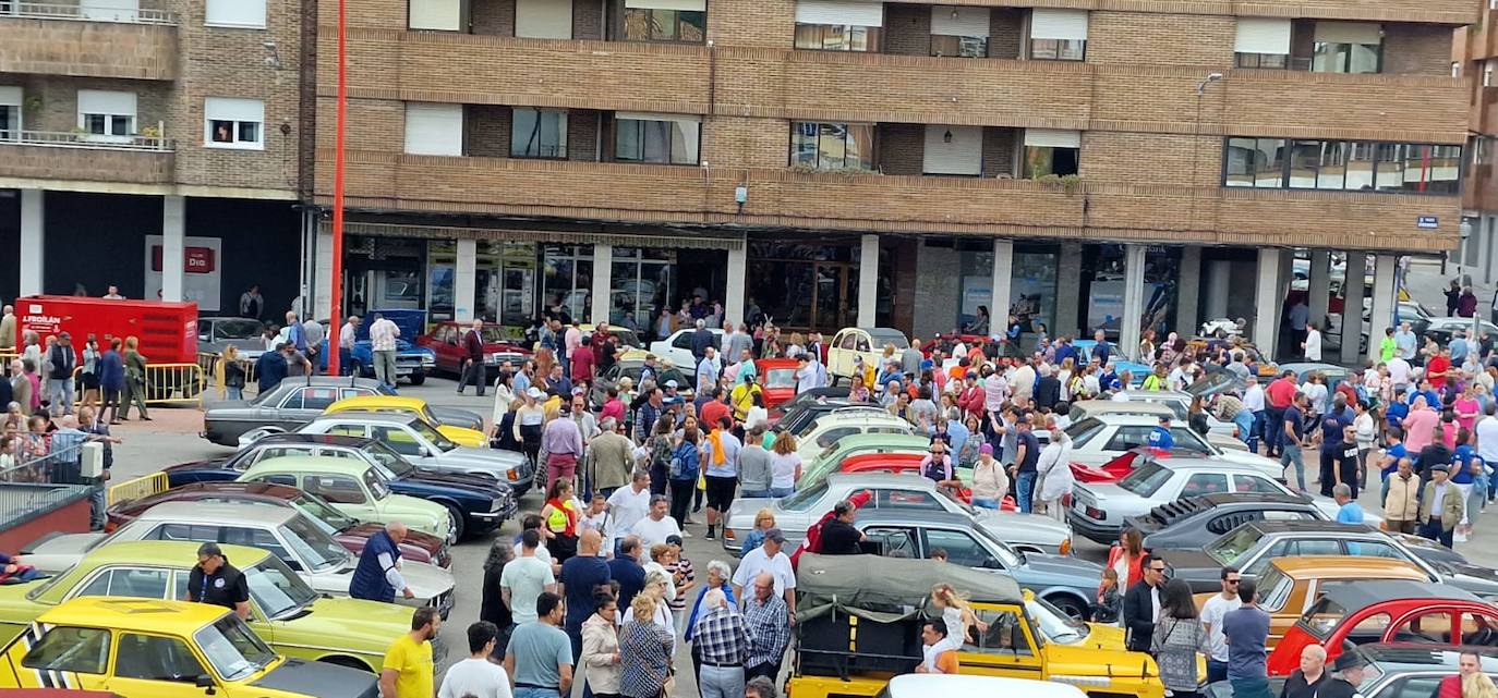 Los coches clásicos invaden las fiestas de Guardo