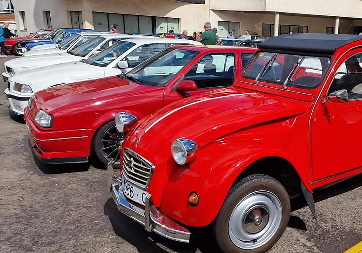 Los coches clásicos invaden las fiestas de Guardo