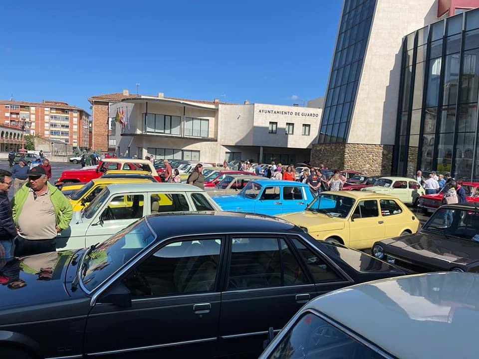 Los coches clásicos invaden las fiestas de Guardo