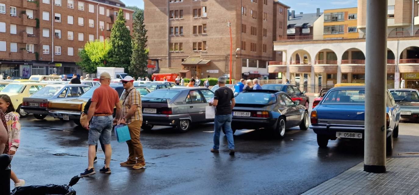 Los coches clásicos invaden las fiestas de Guardo