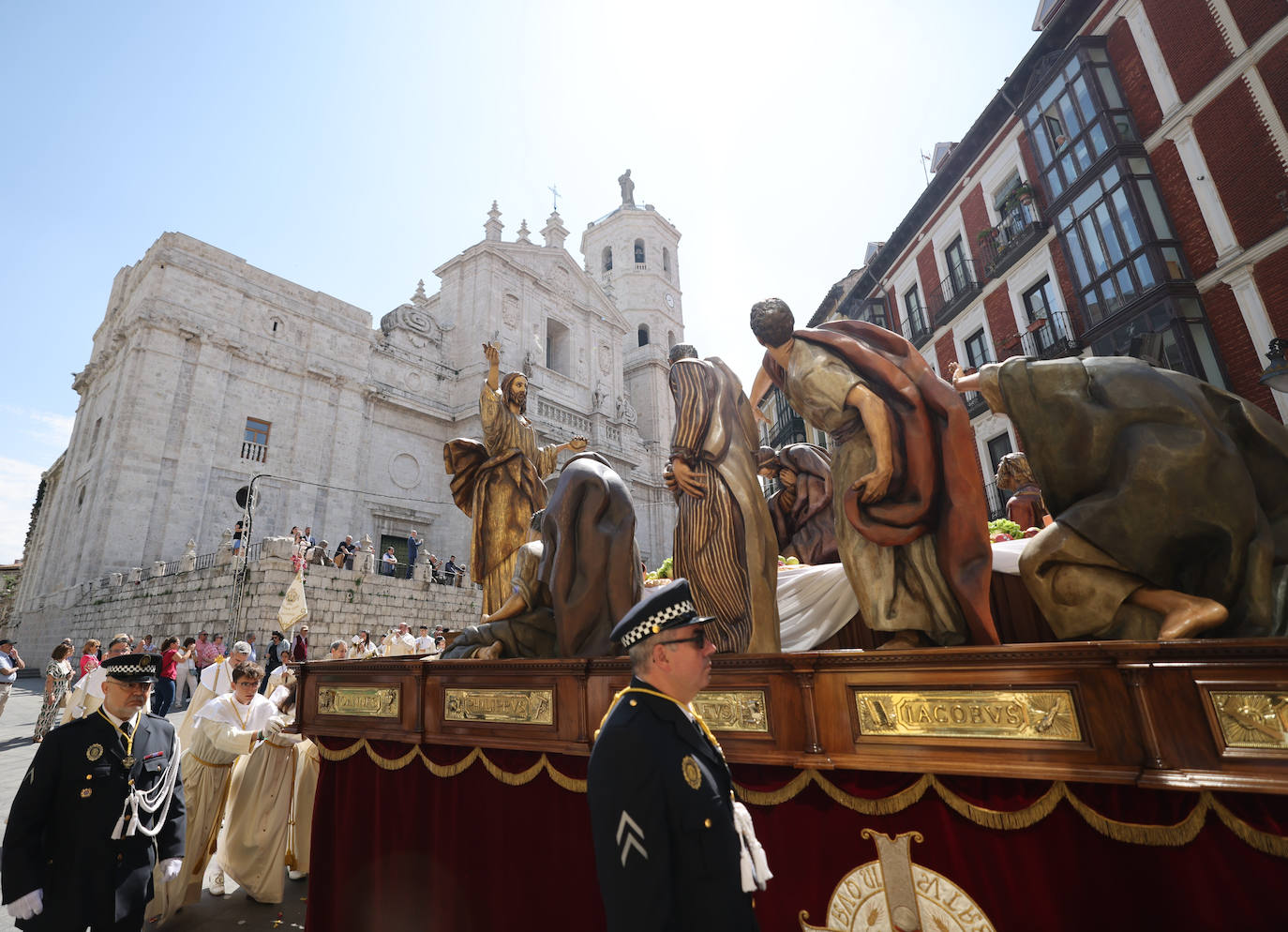El Corpus Christi llena de luz las calles de Valladolid