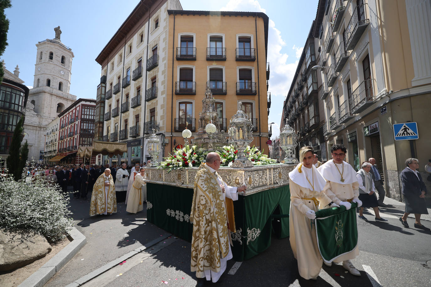 El Corpus Christi llena de luz las calles de Valladolid