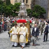 La procesión del Corpus luce en las calles de Segovia