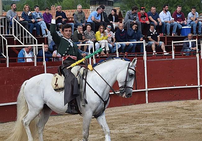 José María Martín, con la suerte de las banderillas.