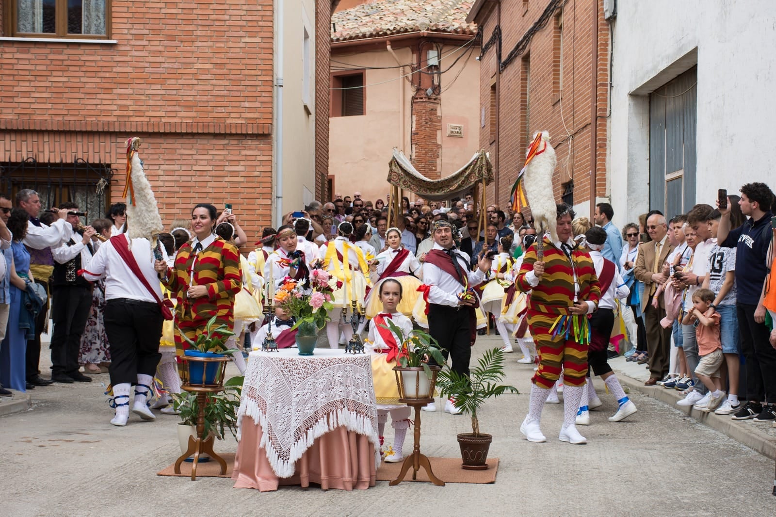 Cevico de la Torre revive la tradición del Corpus