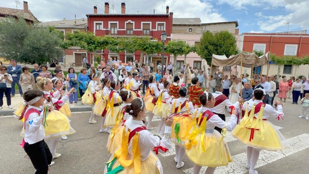Cevico de la Torre revive la tradición del Corpus