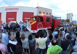 Miles de personas despiden a los bomberos de Ciudad Rodrigo.