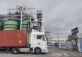 Acceso a las instalaciones de Michelin en Valladolid.