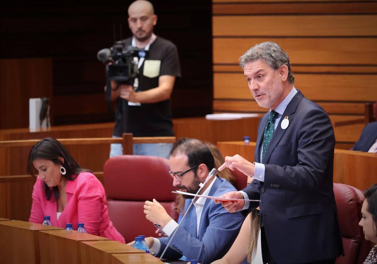 José Luis Vázquez, durante el pleno de este martes en las Cortes.