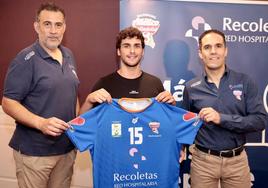 David Pisonero, Afonso Lima y Mario Arranz en la presentación del nuevo jugador del Recoletas.