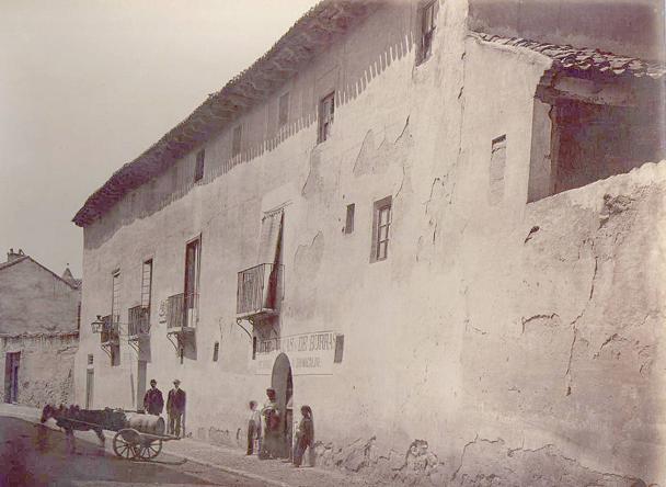 La actual Casa de Colón acogía un puesto de venta de leche en 1865.