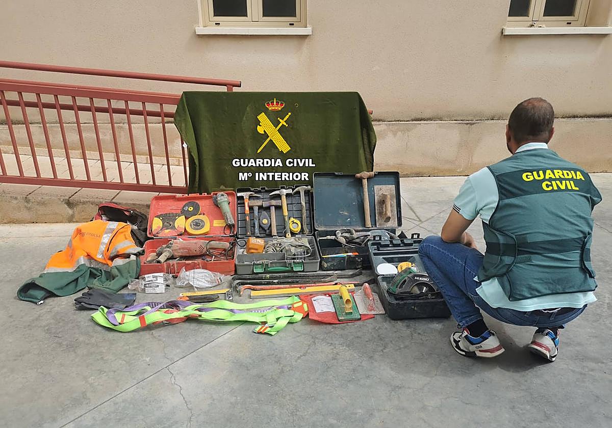 Objetos recuperados por la Guardia Civil.