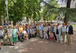 Los egresados de Filosofía y Letras de 1973 en su reencuentro en la Plaza Santa Cruz