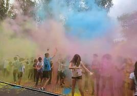 Celebración de la 'color run' en el parque Fuentes Carrionas.