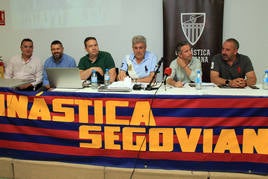 Junta directiva de la Gimnástica Segoviana, durante la asamblea celebrada ayer en Nueva Segovia.