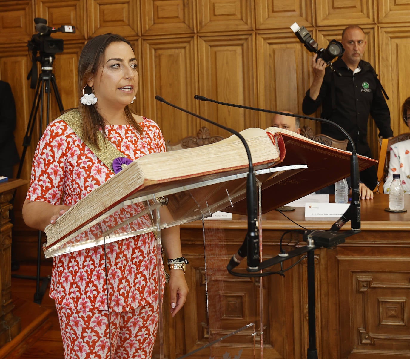 Promesa del cargo de Miriam Andrés.