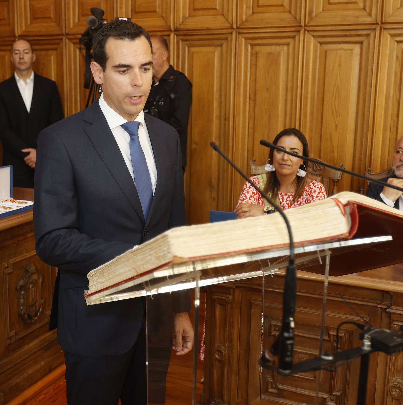 Sergio Abril, del PP, jura ante la Constitución.