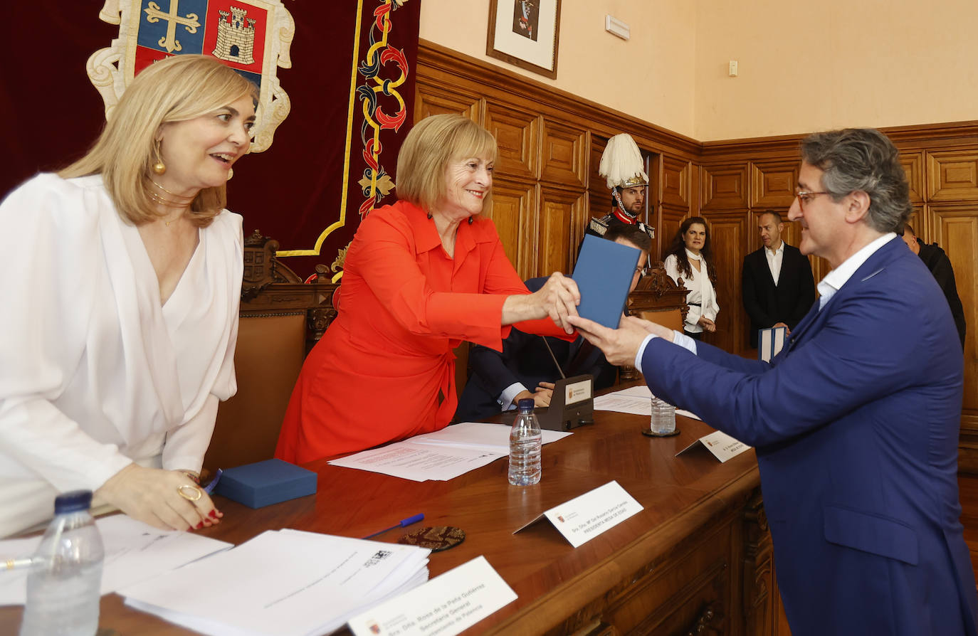 Ricardo Carrancio recoge la medalla.