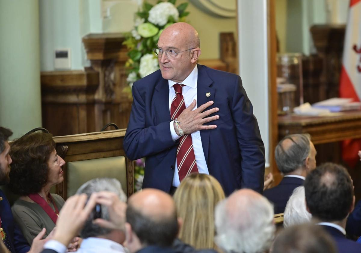 Jesús Julio Carnero en el pleno de investidura.